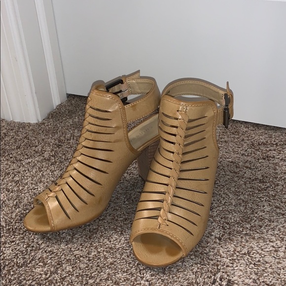 summer sandals with heel - Picture 1 of 4